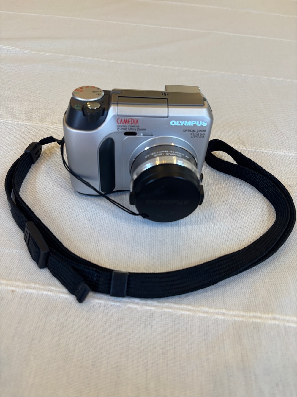 Olympus Camedia C-700 Ultra Zoom 2.1MP Digital Camera 10x Optical Zoom (works)
